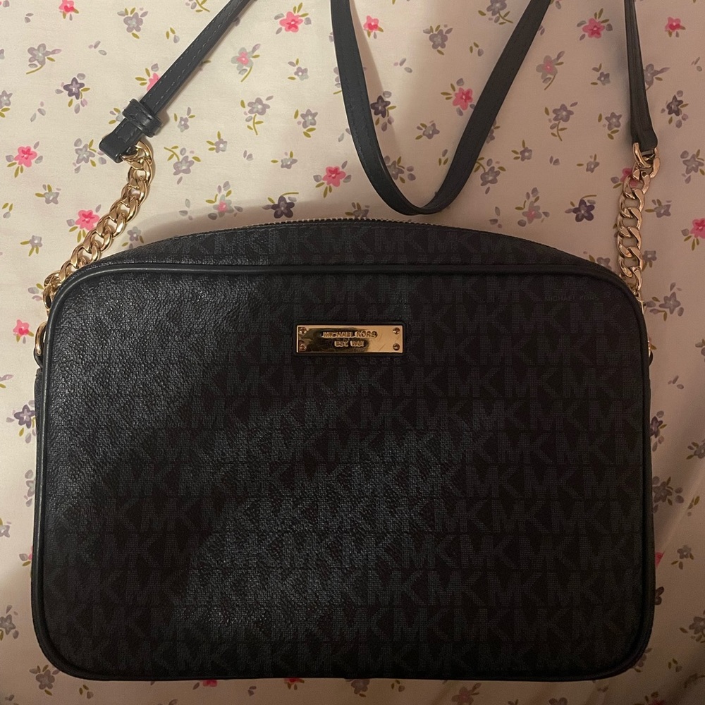Micheal Kors Jet Set Crossbody